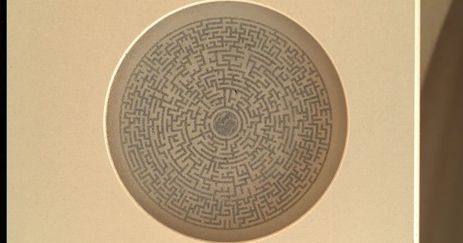 Perché il rover Perseverance fotografa di continuo un piccolo labirinto?