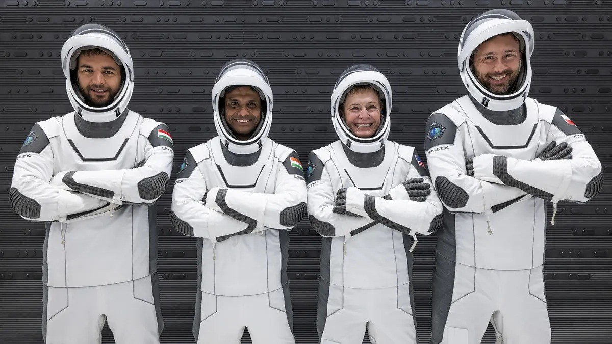 Rinviato il lancio della missione Ax-4: una perdita di propellente vanifica tutto