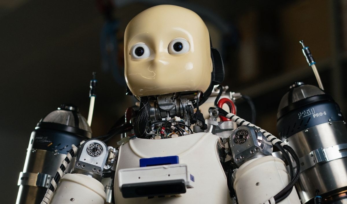 iRonCub3: il primo robot umanoide a reazione volante è italiano | Video