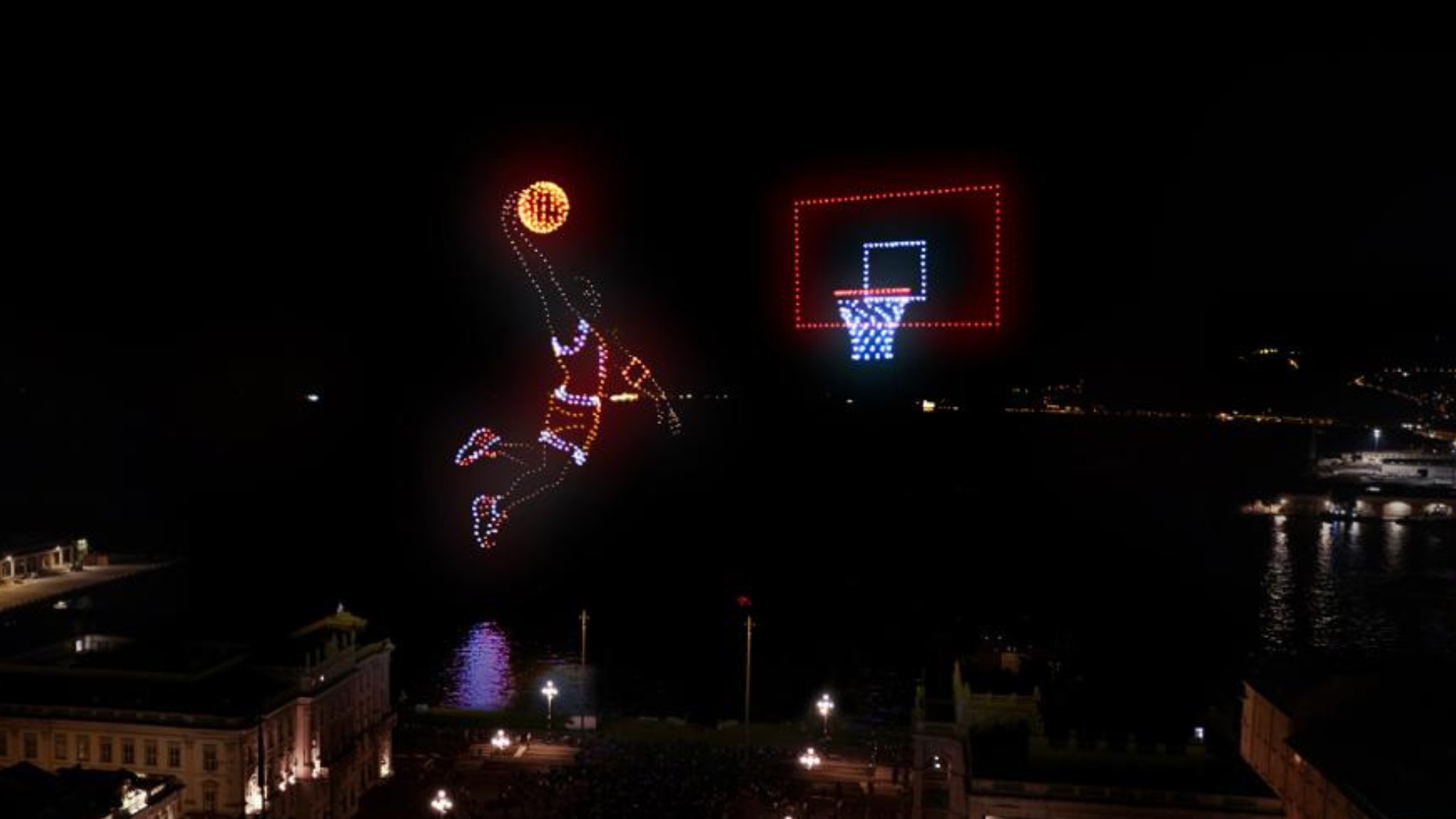 Trieste celebra Michael Jordan con uno spettacolo di droni: il video è ...