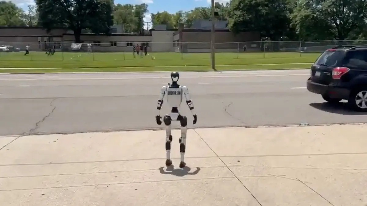 Un robot umanoide a Detroit per promuovere RoboWar
