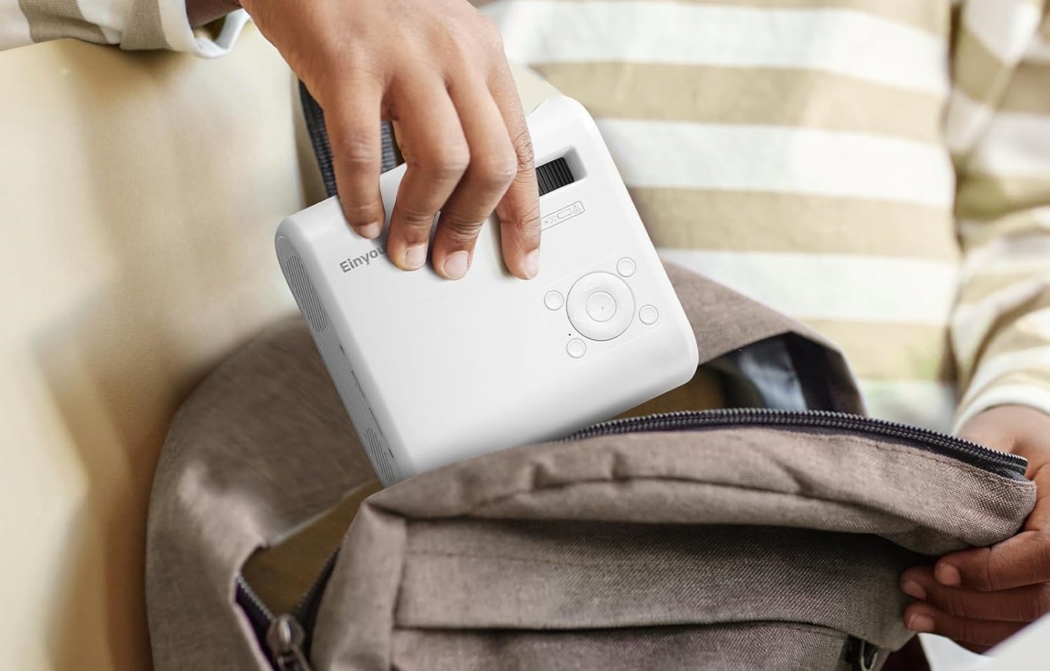 Mini Proiettore FullHD da 15000 Lux: Cinema Portatile a Meno di 50€! Recensione Completa