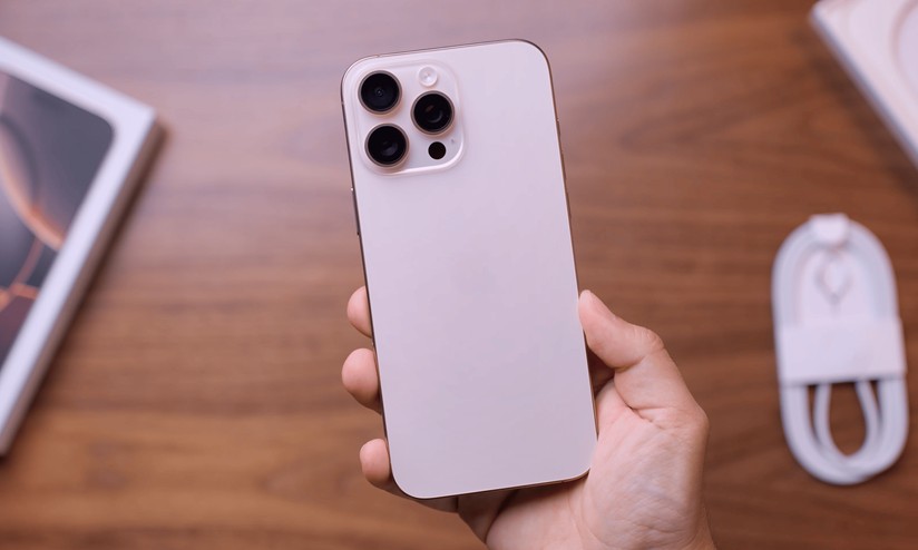 Apple iPhone 16 pro max 512GB 美品 Apple iPhone 16 Pro Max 512GB Titanio Nero