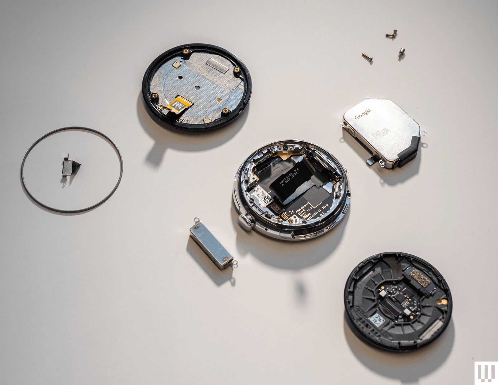Recensione Google Pixel Watch 4: lo smartwatch che riparate a casa | Video