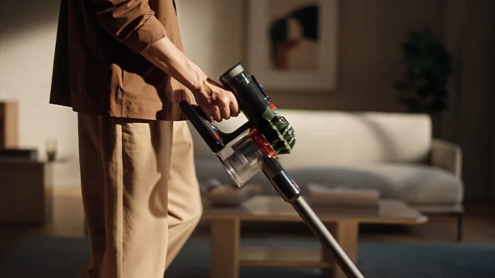 Dyson V8 Cyclone debutta in Cina: 150 AW, batteria sostituibile, prezzo abbordabile
