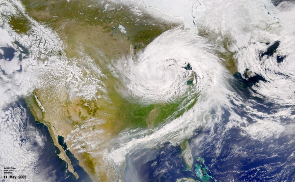 DLESyM: ecco lAI che ricrea un millennio di dati climatici in sole 12 ore