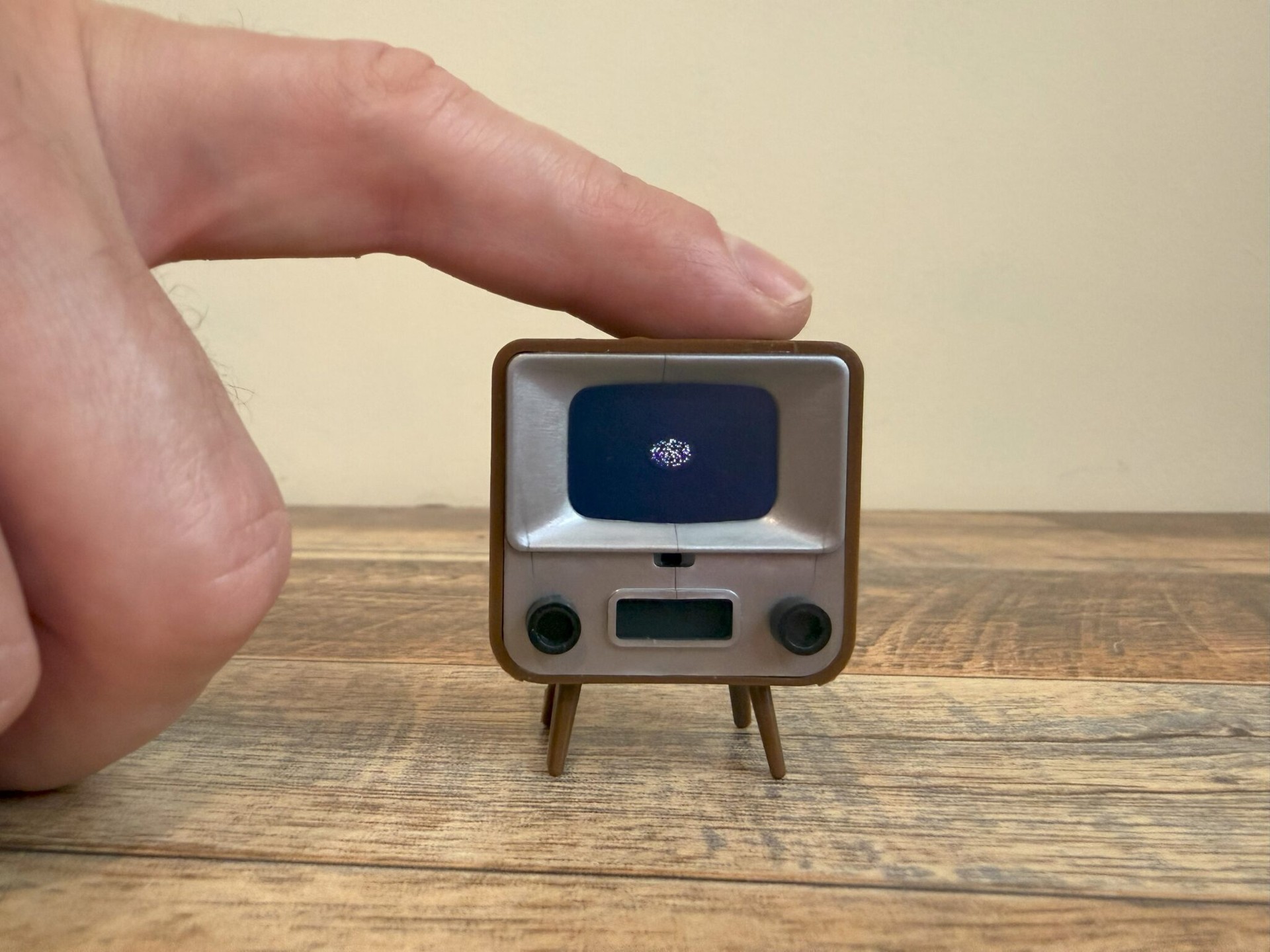 Gadget "estremi", ecco la mini TV da un pollice