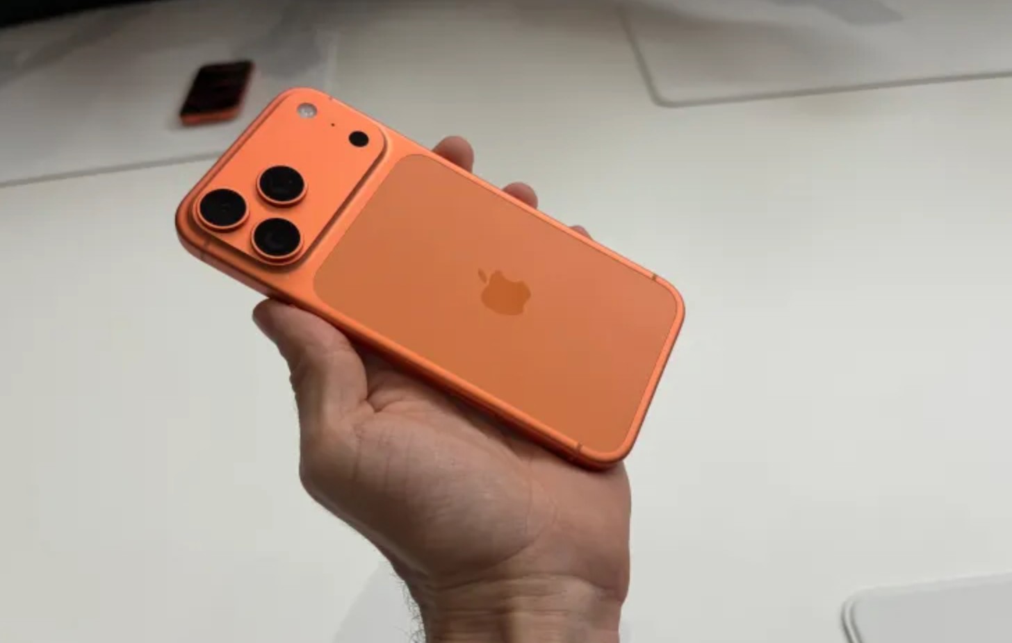 iPhone 17 Pro Max: quanto è più potente la nuova ricarica rapida? Lo svela un test