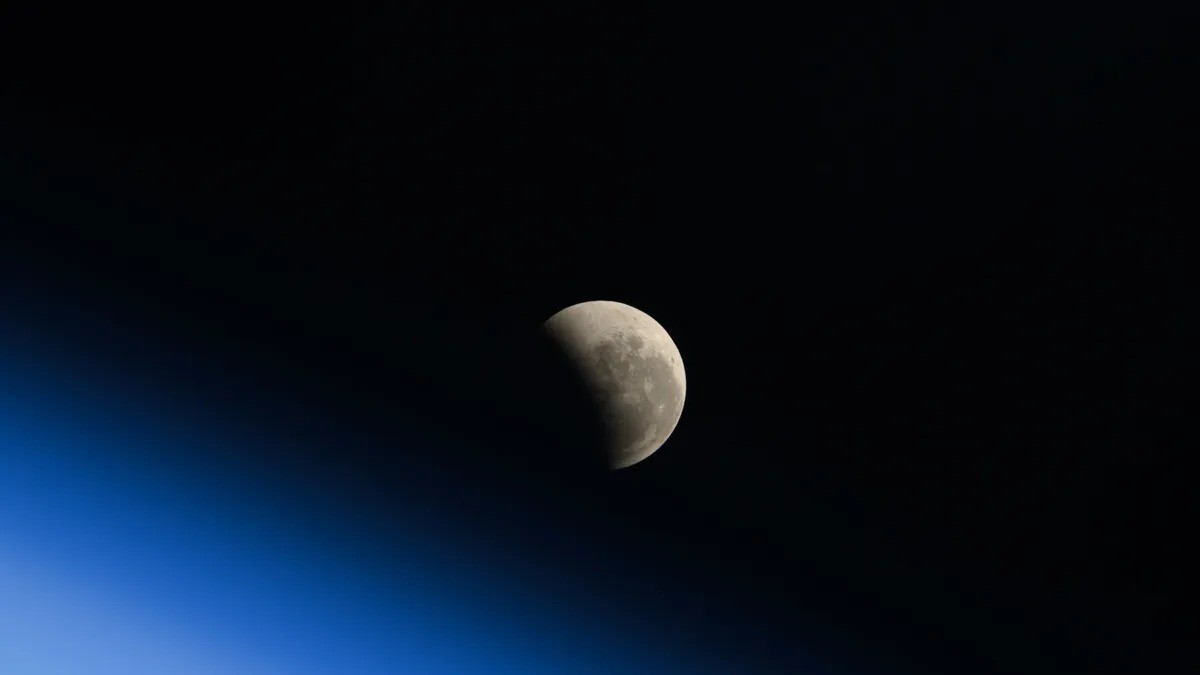 Stretchwithv nua yet she has gained some pounds since the 