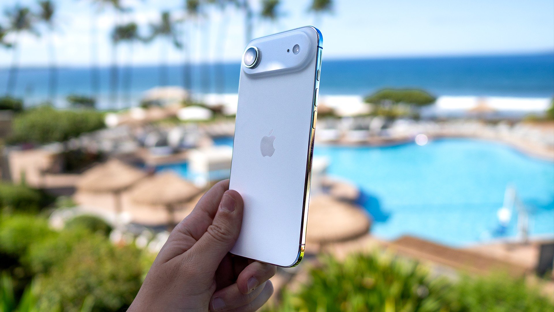 In viaggio con iPhone Air: autonomia e chipset Apple convincono ma... | Video