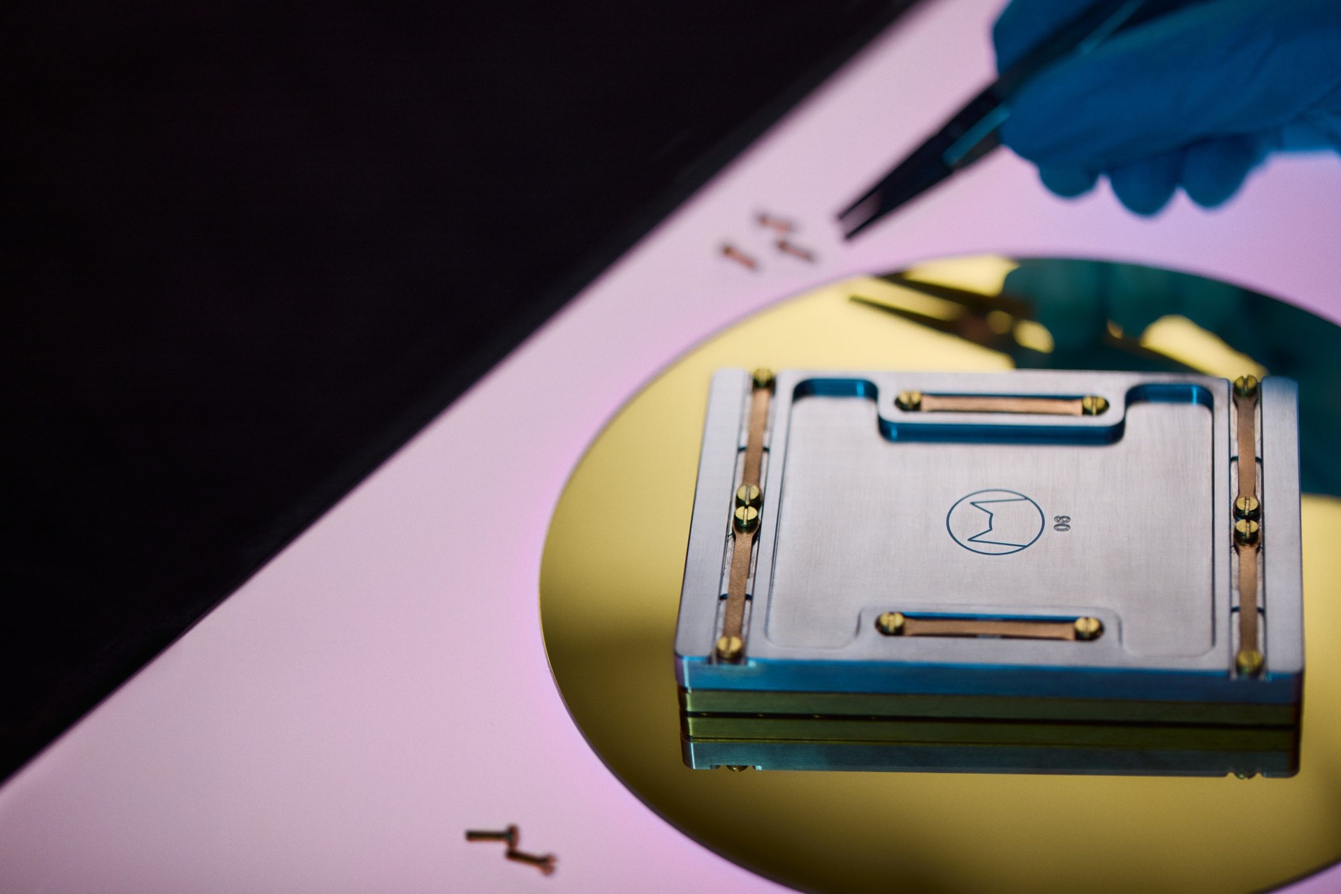 Qubit quantistici stabili per oltre unora: il record di Alice & Bob