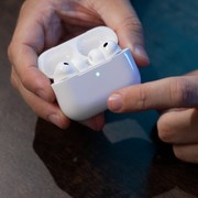AirPods 5, due modelli in arrivo: Apple lascia un indizio nel codice di macOS