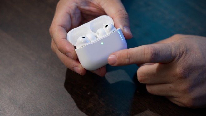 Strava ora supporta AirPods Pro 3: la frequenza cardiaca si misura dalle orecchie