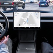 Tesla FSD Supervised: via libera in Repubblica Ceca
