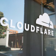 Cloudflare vince in Francia: il DNS 1.1.1.1 resta fuori dai blocchi antipirateri