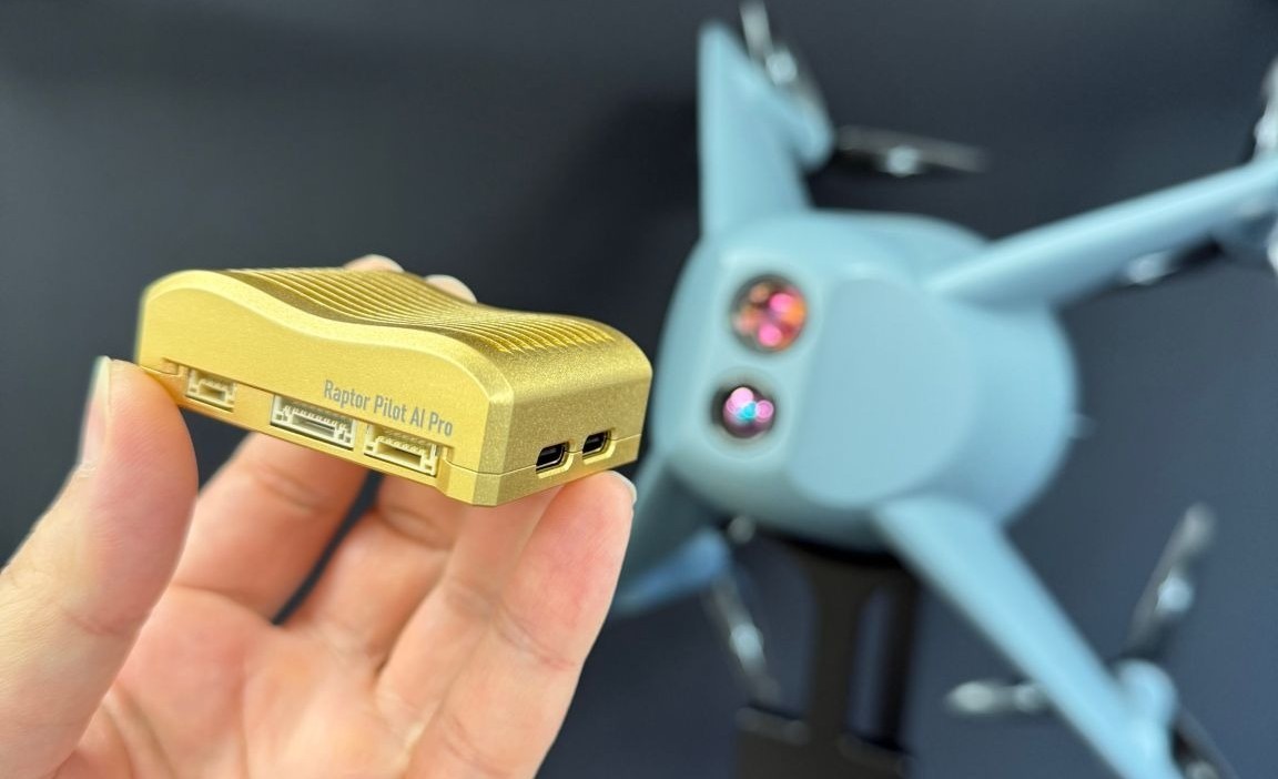 Raptor Pilot AI Pro, il mini autopilota che guida i droni