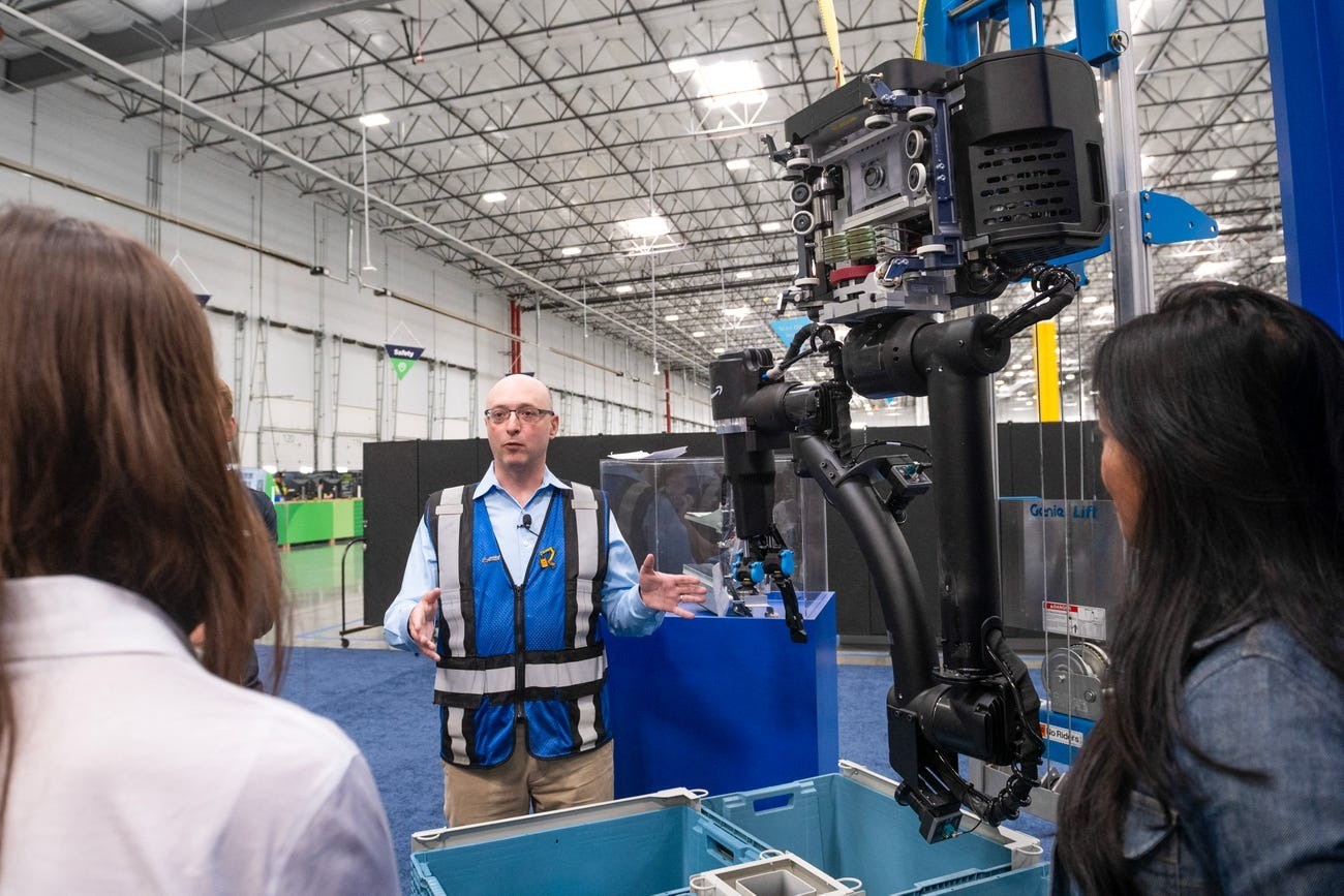 Amazon blocca Blue Jay e riorganizza la robotica