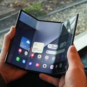 Galaxy Z Trifold 2, Samsung valuta un lancio anticipato sulla spinta di iPhone D