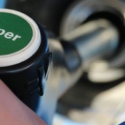Il prezzo della benzina è raddoppiato negli ultimi 30 anni