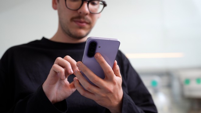 Samsung Galaxy A57: sconto Amazon e Galaxy Buds3 FE in regalo