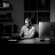 Tim Cook saluta i dipendenti Apple con una toccante lettera d'addio