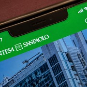 Intesa Sanpaolo down: segnalati problemi con app, accesso e bonifici