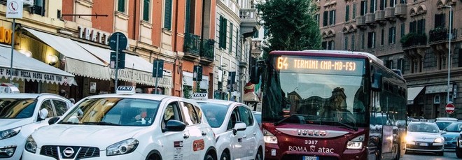 La mobilità urbana dipende ancora dalle auto, molto più di quello che crediamo