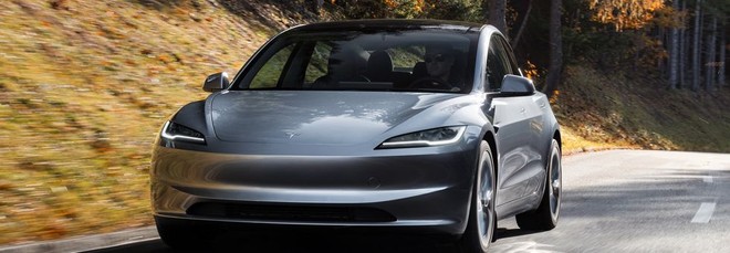 Tesla &ldquo;aggira&rdquo; i dazi e vende la Model 3 a meno di 25.000 euro