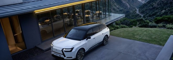 Lexus TZ, il nuovo SUV elettrico con tre file di sedili