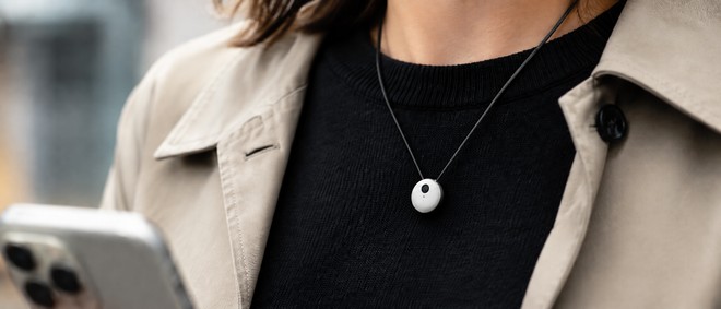 Anteprima: Apple lavora a un indossabile con fotocamera: un accessorio AI per iPhone