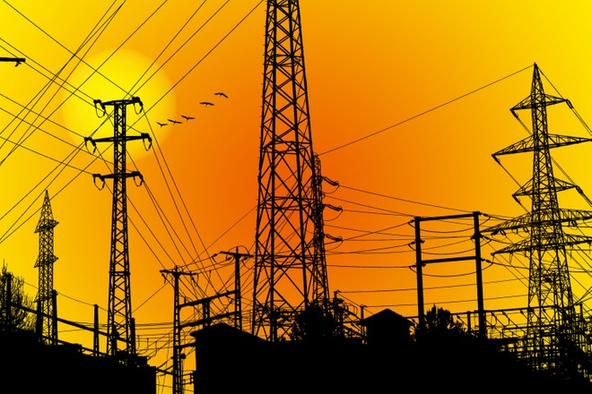 Energia elettrica, la quiete prima della tempesta: prezzi stabili nel 2025 in UE