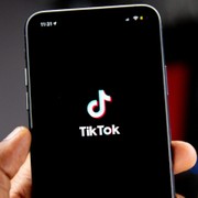 Un?AI ha trovato delle falle per entrare in fotocamera e galleria usando TikTok
