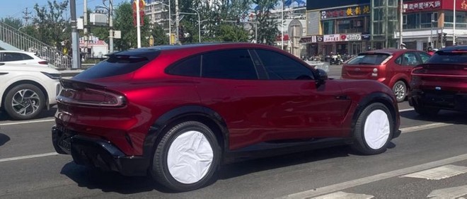 Xiaomi YU7 GT, le prime foto spia dell'adrenalinico SUV da 300 km/h