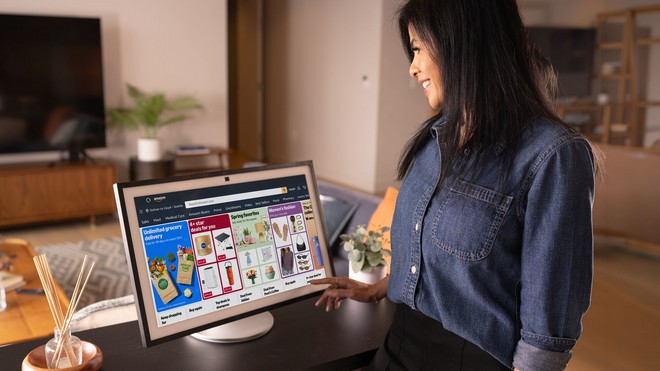 Lo shopping Amazon arriva direttamente sul display degli Eco Show con Alexa+