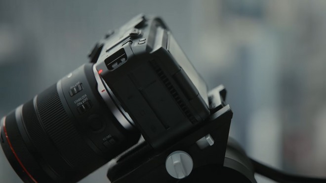 Canon EOS R6 V, mirrorless full-frame per vloggers con ventola e video 7K
