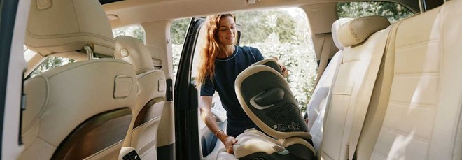 In auto con i bambini: i 10 errori che i genitori fanno ancora (e che possono diventare pericolosi)