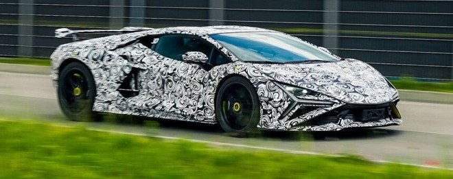 Lamborghini Revuelto SV, spiata in azione in Italia