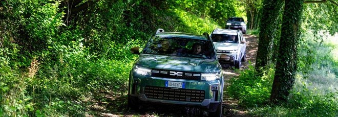 Dacia Duster Hybrid-g 150 4x4: l'abbiamo sporcata sullo sterrato - Video