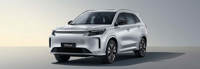 DFSK E5 Plus, debutta il SUV plug-in da 7 posti con 120 km di autonomia elettrica