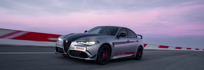 Alfa Romeo Giulia Quadrifoglio Luna Rossa: 140 kg di deportanza a 300 km/h