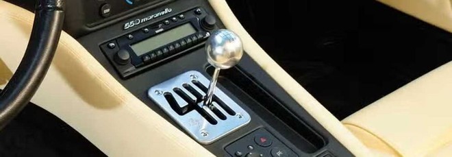 Ferrari, ritorna il cambio manuale? L&rsquo;idea di una frizione fake divide