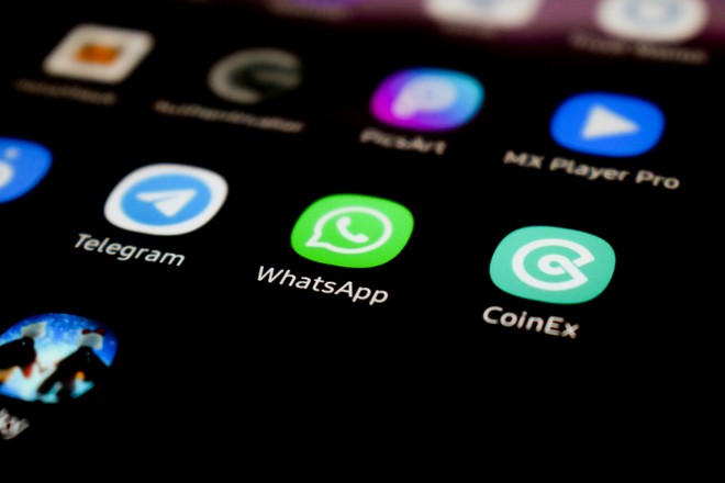WhatsApp Plus inizia a farsi vedere in Italia, ecco come funziona