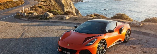 Nuova Lotus Emira 420 Sport, più cavalli, meno peso e un segreto nel tetto