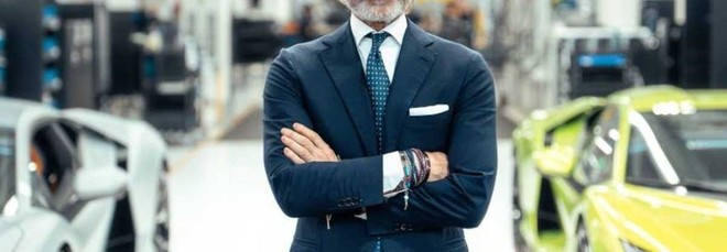 Il CEO della Lamborghini boccia l&rsquo;elettrico: rifiuto ribadito dopo il lancio della Ferrari Luce