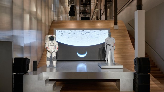 Anteprima: Sulla Luna con Prada: ecco il segreto hi-tech sotto la tuta NASA