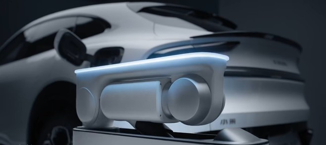 Anteprima: Xiaomi svela il suo braccio robotico domestico: ricarica l'auto in autonomia