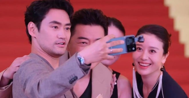Anteprima: Honor Robot Phone sfila sul red carpet dello Shangai International Film Festival