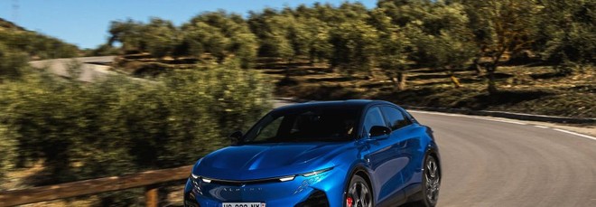 Anteprima: Alpine A390 GT: prima prova dell'ammiraglia elettrica francese - Video