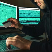 Furto d'Identità Online: Guida a Rischi e Difesa