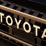 Toyota allunga la vita dei suoi modelli: meno restyling e più aggiornamenti soft